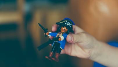 como criar um personagem crível: imagem de um lego de pirata